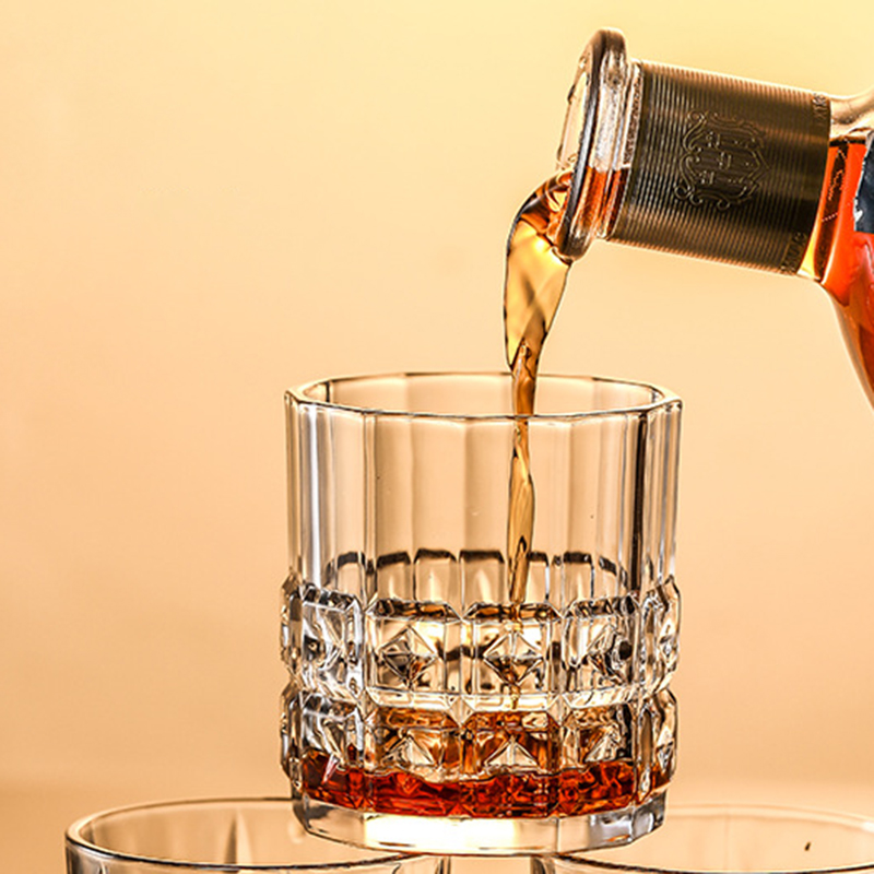 Verschillende glazen bekers Wh - Wine Beer Difference recensie en prijs
