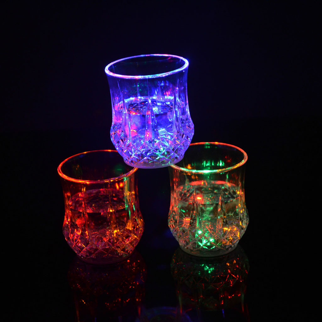 Gekleurde LED-gloeiende drinkb - Wine Beer Glass recensie en prijs